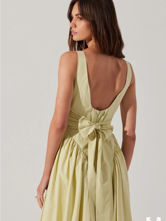 ASTR the Label 'Vinya' Poplin Drop Waist Dress in Pistachio - Picture 4 of 6